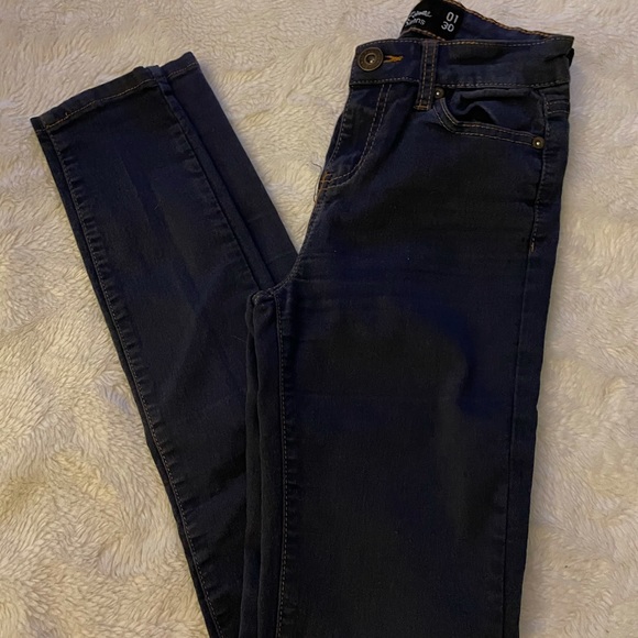 Skinny Jeans x Sirens - Picture 2 of 4